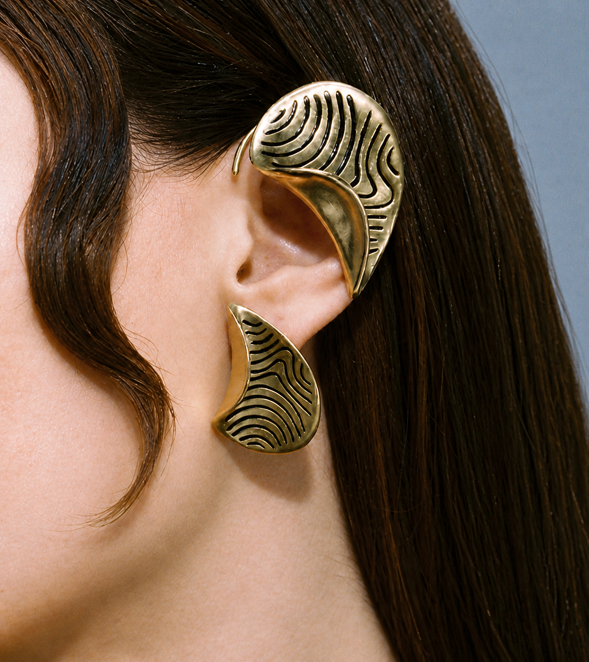 FOLD Earrings in 18k gold vermeil worn on the ear, close-up view
