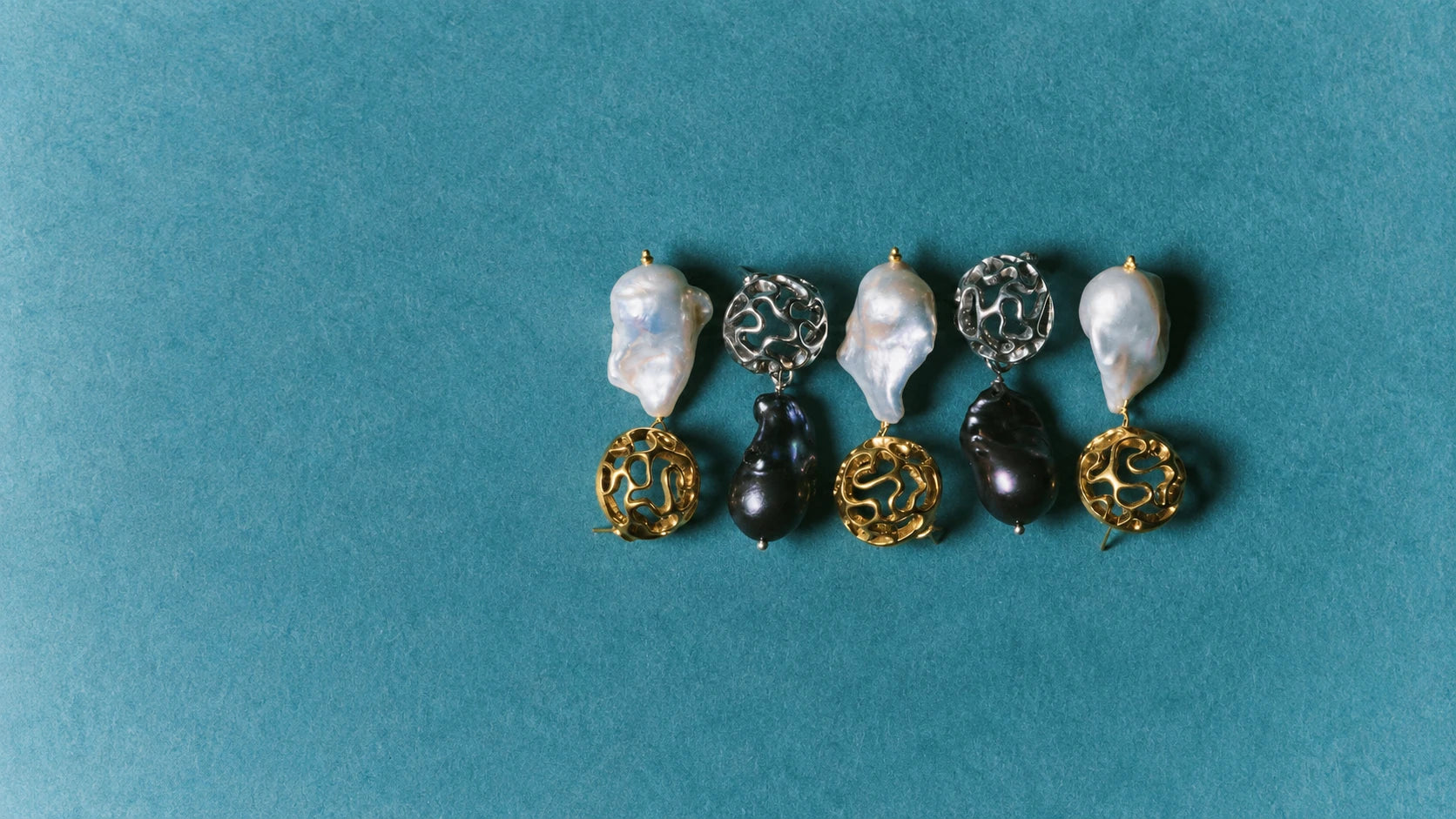 Boucles d’oreilles sculpturales Nowar Studio en argent et vermeil avec perles baroques